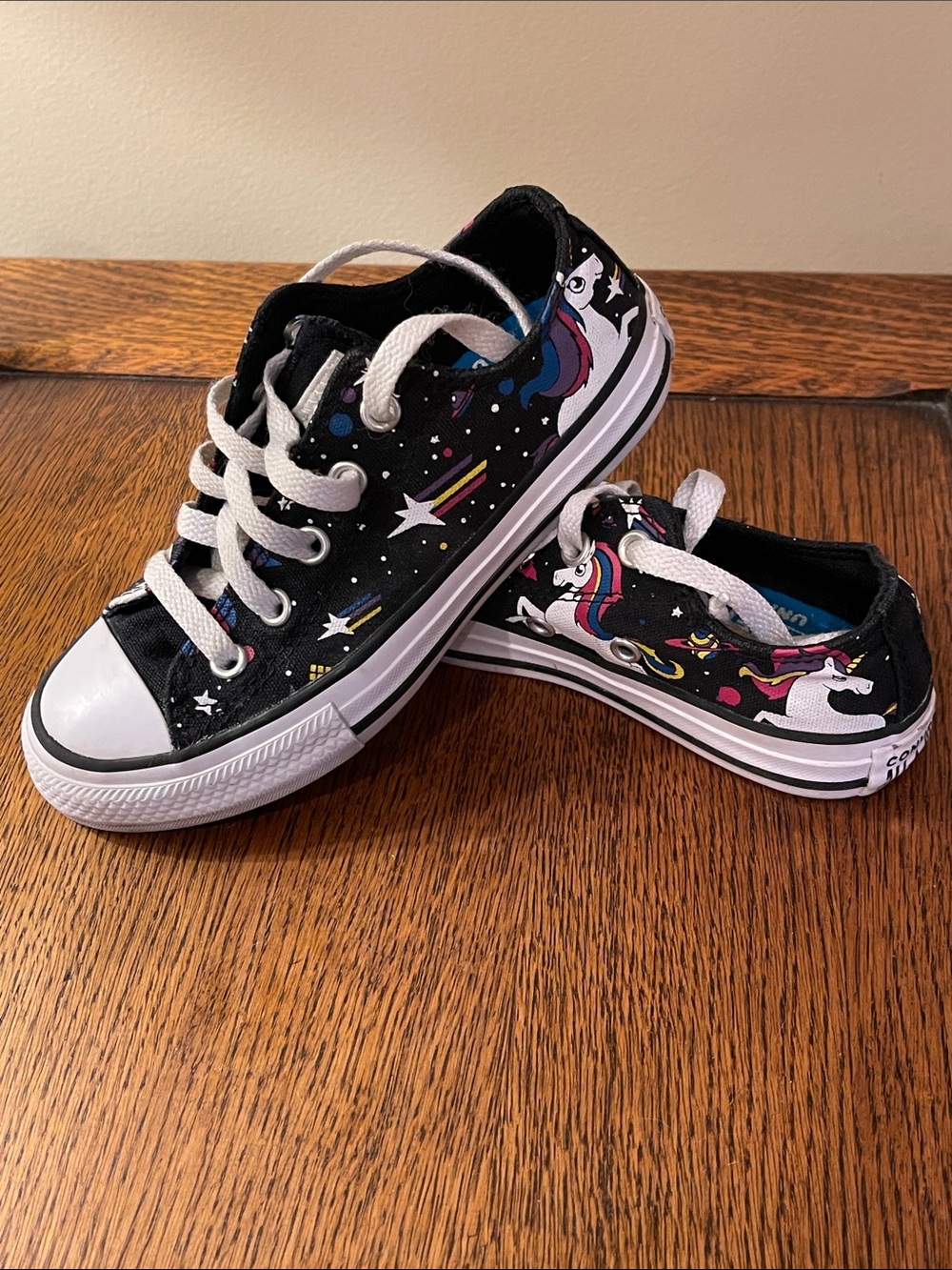 Converse Kids Black Unicon Low-Top Sneakers with White Accents, size 12